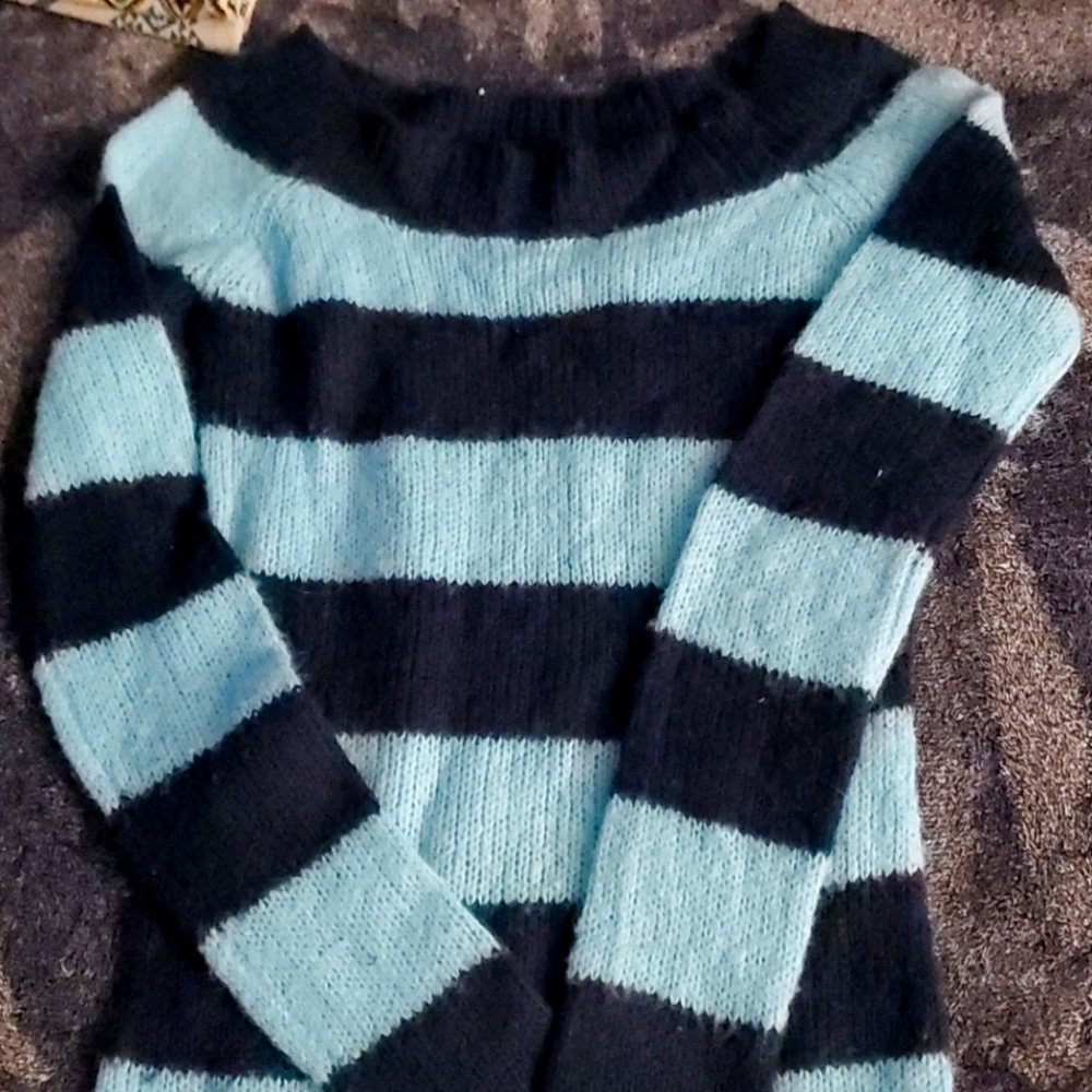 Thin knit sweater